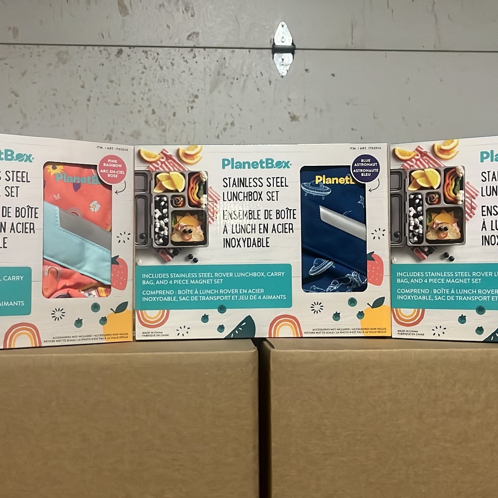 2 planetbox rover lunchboxes in open or slightly damaged putter packaging